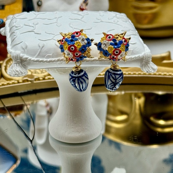 🆕 LES NEREIDES 🧿 NIB Flower Bouquet And Ceramic Bead Earrings - Picture 4 of 13